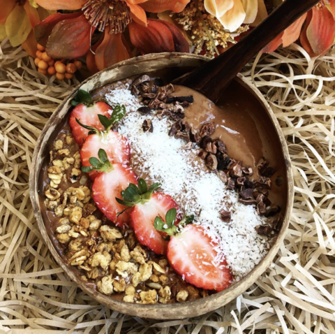 CHOCOLATE PROTEIN SMOOTHIE BOWL