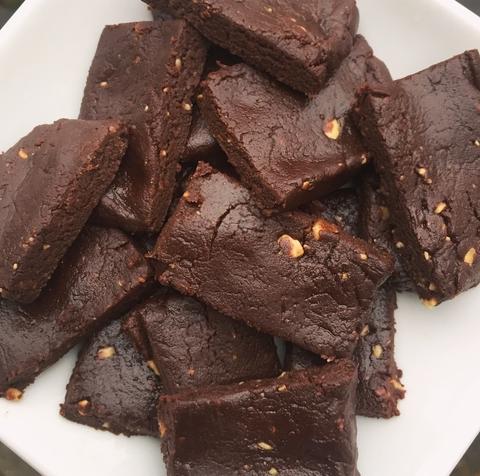 FUDGY CHOCOLATE HAZELNUT PROTEIN BROWNIE BITES